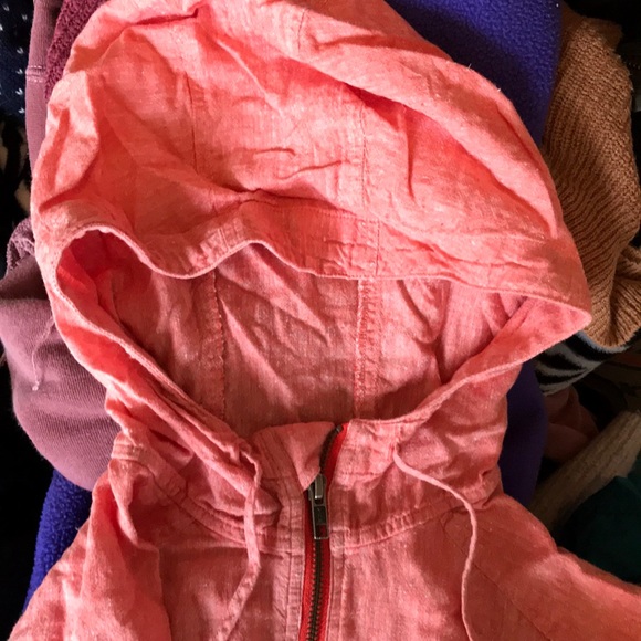 Unique patagonia light zip-up. Worn once - Picture 3 of 6